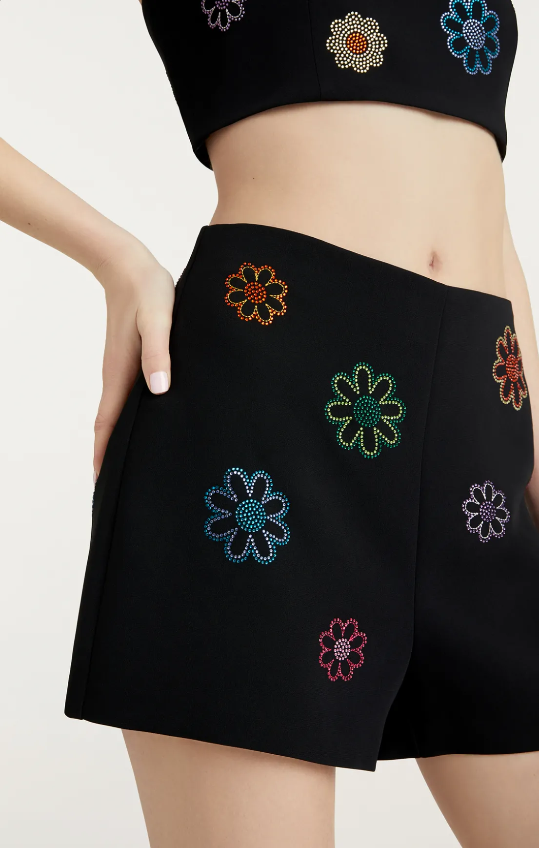 Heatset Daisies Alissa Short